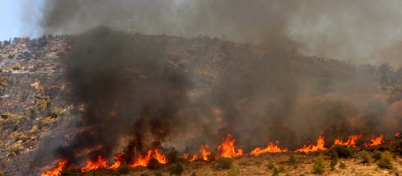 Μεγάλη πυρκαγιά στην Κέρκυρα κοντά στο αεροδρόμιο (φωτό,βίντεο) (upd)